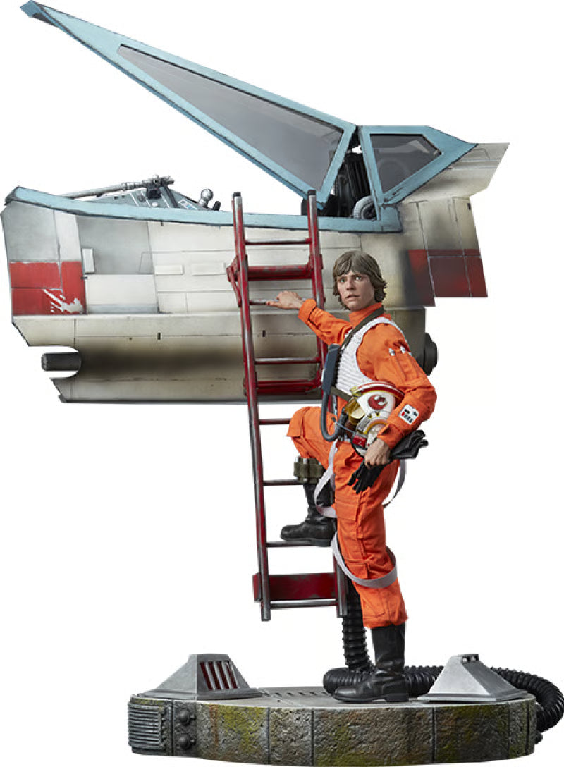 Sideshow Luke Skywalker & X-Wing - Red Five Premium Format Figure image 0